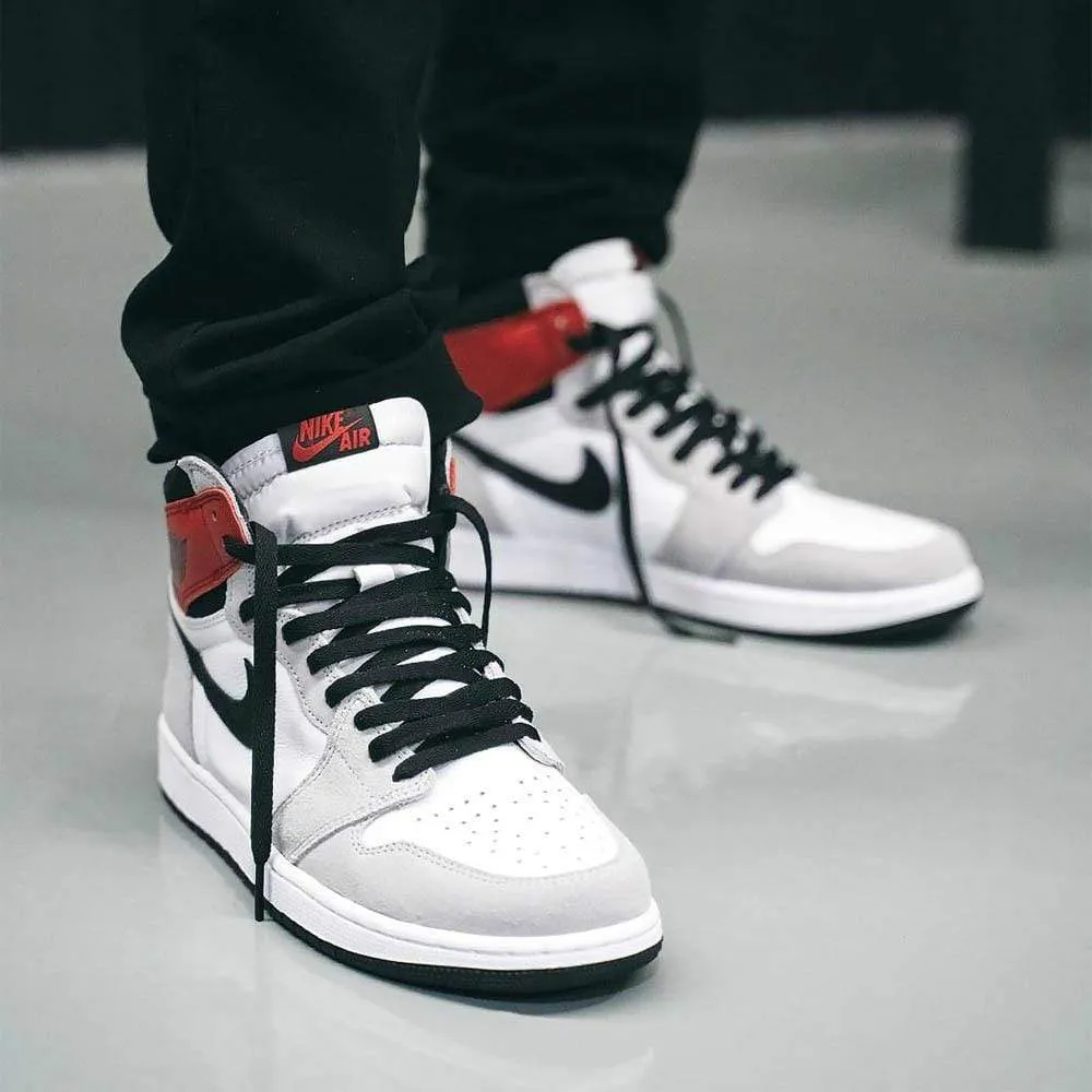 Air Jordan 1 Retro High "Light Smoke Grey"