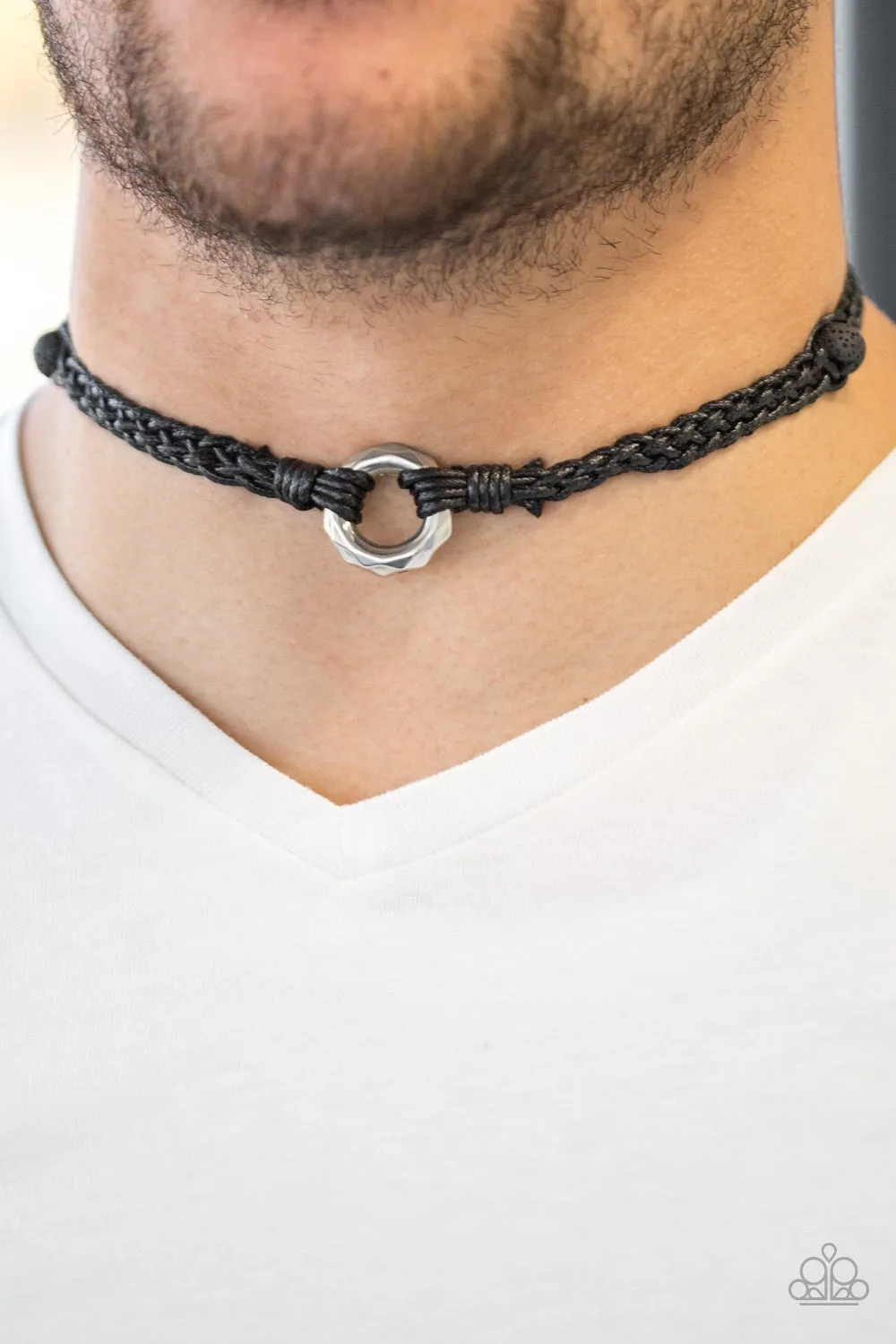 Basic Backpacker Black-Urban Necklace