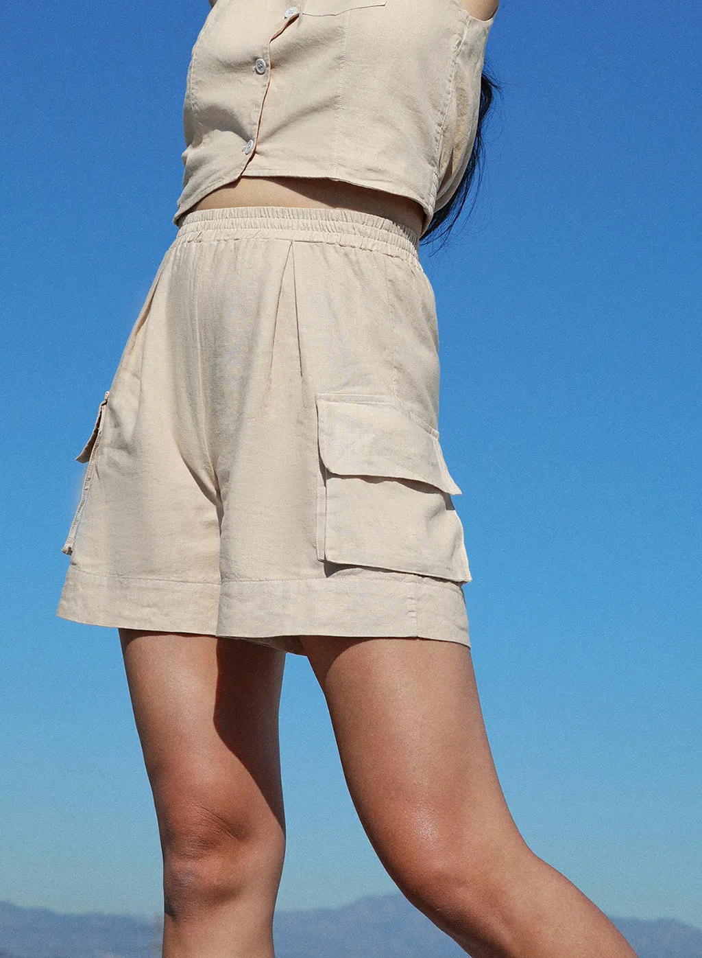 Linen Cargo Short in Wheat